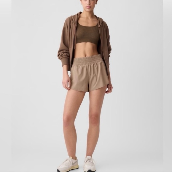 Gap fit Lot Gray Long Sleeve Top and Tan Shorts Set m nwt - Picture 3 of 3